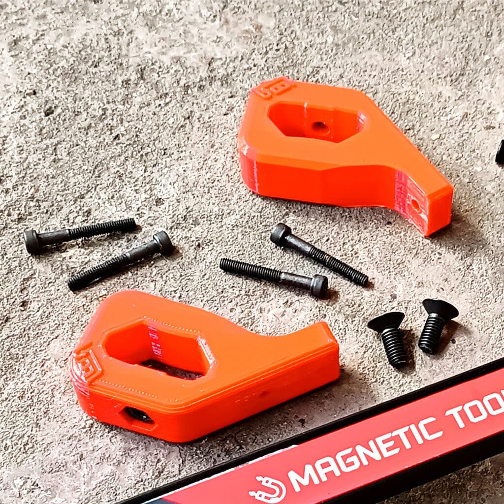Milwaukee Packout Magnetic Bar บาร์แม่เหล็ก12" แขวนเครื่องมือช่างอเนกประสงค์ติดPackOut (โดยเฉพาะ) BlackSmith-แบรนด์คนไทย ตัวModแยก สีแดง 1คู่